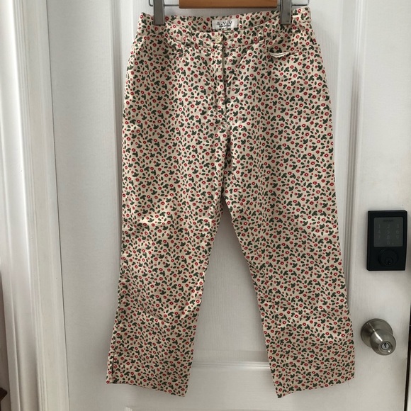 Floral Mid Rise Vintage Capris - Picture 3 of 4